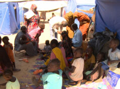 Ľudia, ktorí sa ukrývajú v sudánskom vysídlenom tábore, hovoria, že sa „modlia za mier“ | Sudánska vojna Ľudia, ktorí sa ukrývajú v sudánskom vysídlenom tábore, hovoria, že sa „modlia za mier“ | Sudánska vojna