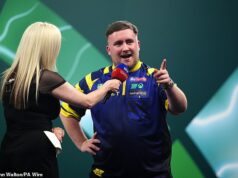 Luke Littler je označený za „ARROGANTNÉHO“ po tom, čo vybuchol na vypískaný dav Ally Pally, ktorý „zaplatil moje odmeny“, keď sa tínedžerská senzácia zmenila na pantomimického darebáka Luke Littler zaútočil na fanúšikov Ally Pally počas ich pískania a poďakoval im za svoju finančnú odmenu