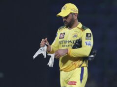 MS Dhoni prichádza na statok Bollywoodskej superhviezdy Panvel pred narodeninovou oslavou herca (Sledovať) Stephen Fleming. (Poďakovanie za obrázky: Getty)