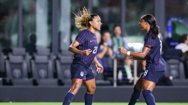 Macario a Shaw skórovali, keď USA porazili Taliansko 2:0 a skončili rok vysoko
