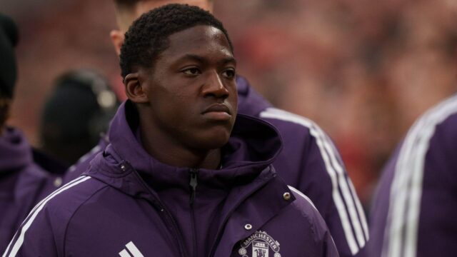 Mainoo sa cíti 'trápený' dvoma spoluhráčmi z jedného kľúčového dôvodu; Mainoo sa cíti 'trápený' dvoma spoluhráčmi z jedného kľúčového dôvodu; odhalené „preferované“ rozhodnutie o prestupe