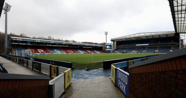 Majstrovský zápas prerušený po 30 minútach, pretože hráči nariadili opustiť ihrisko | Futbal | Šport
