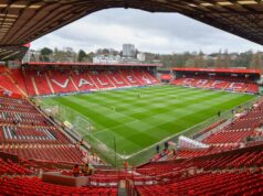 Majstrovský zápas prerušený z dôvodu lekárskej pohotovosti, keď hráči odišli z ihriska | Futbal | Šport Majstrovský zápas prerušený z dôvodu lekárskej pohotovosti, keď hráči odišli z ihriska | Futbal | Šport