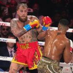 Mama Jakea Paula povedala, že Anthony Joshua sa ospravedlnil po tom, čo minulý víkend zbil jej syna