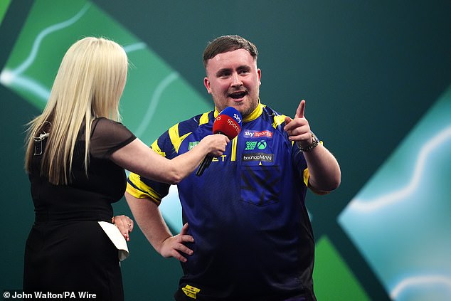 Mama Luka Littlera nazvala dav Ally Pally „hanebnými sra*kami“ v Luke Littler vyvolal v pondelok večer v Alexandra Palace „nepriateľský“ dav po tom, čo obhajcu titulu vypískali.