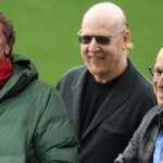 Voda tečúca zo strechy na Old Trafford