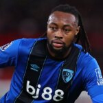 MANCHESTER, ANGLICKO – 15. DECEMBRA: Antoine Semenyo z AFC Bournemouth strelil prvý gól svojho tímu počas zápasu Premier League medzi Manchestrom United a Bournemouthom na Old Trafford 15. decembra 2025 v anglickom Manchestri. (Foto: Carl Recine/Getty Images)