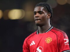 Man Utd má ‚baby William Saliba‘ poďakovať po dokončení výhodného prevodu Ayden Heaven sa pozerá