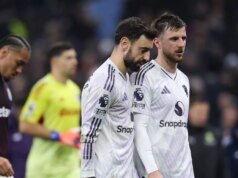 Man Utd odovzdal Brunovi Fernandesovi časový harmonogram zranenia, keďže problémy Rubena Amorima pokračujú Bruno Fernandes z Manchestru United odchádza po polčase z ihriska pre zranenie