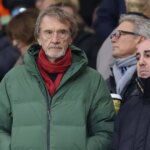 Sir Jim Ratcliffe spolumajiteľ Manchestru United s výkonným riaditeľom Omarom Berradom