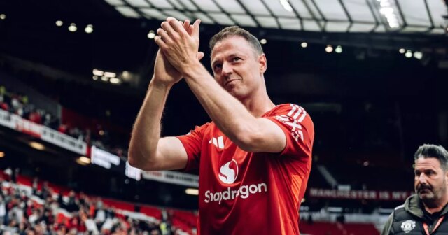 Jonny Evans opustil svoje pôsobenie v Manchestri United