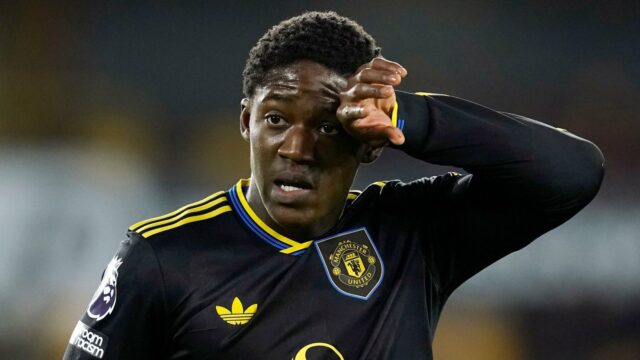 Man Utd stanovil „výnimočnú“ požiadavku na prestup Mainoo, ako odhalil jeho jasný verdikt o bratovej „správe“
