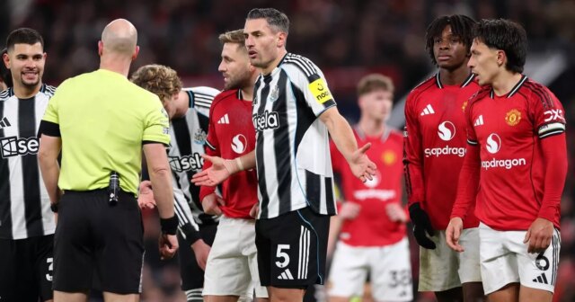 Fabian Schar sa odvoláva na penaltu.