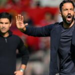 Man Utd „krúži ako žraloky“ pre „nemysliteľný“ prestup Arsenalu, pretože Gunners „potrebujú predať cenného hráča“