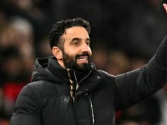 Manažér Man Utd: Ruben Amorim si zaistil podpis na 65 miliónov libier pri realizácii plánu zmeny formácie Portugalský tréner Manchestru United Ruben Amorim gestikuluje počas futbalového zápasu anglickej Premier League medzi Manchester United a West Ham United na Old Trafford v Manchestri na severozápade Anglicka: