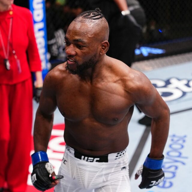 Manel Kape: Majster UFC Joshua Van „bude to len cvičenie Download app from appStore