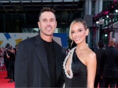 Manželka Brooksa Koepku Jena Sims pózuje na víkendovom výlete v celobielych svetríkových šatách za 219 dolárov Manželka Brooksa Koepku Jena Sims pózuje na víkendovom výlete v celobielych svetríkových šatách za 219 dolárov /@jenamsims