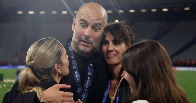 Pep Guardiola, manažér Manchestru City, vyzerá skľúčene počas zápasu fázy MD5 Ligy majstrov UEFA 2025/26 medzi Manchester City a Bayer 04 Leverkusen na City of Manchester Stadium 25. novembra 2025 v Manchestri v Anglicku.