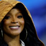 Manželka Steva Sarkisiana Loreal Sarkisian obliekla dieťa Amays do značkového džínsového obleku, keď bývalá pretekárska hviezda oslavuje významný míľnik