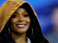 Manželka Steva Sarkisiana Loreal Sarkisian obliekla dieťa Amays do značkového džínsového obleku, keď bývalá pretekárska hviezda oslavuje významný míľnik Manželka Steva Sarkisiana Loreal Sarkisian obliekla dieťa Amays do značkového džínsového obleku, keď bývalá pretekárska hviezda oslavuje významný míľnik