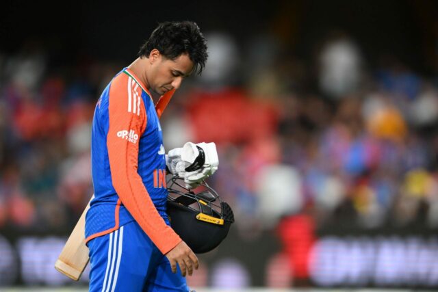 Marco Jansen chytil klapku a poslal späť nebezpečného Abhisheka Sharmu Marco Jansen chytil klapku a poslal späť nebezpečného Abhisheka Sharmu za 17 v IND vs SA 2025 1st T20I (sledovať)