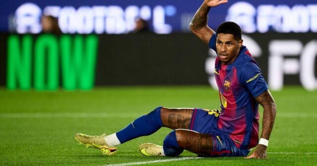 Marcus Rashford ignoruje Man Utd v rozprávaní počas čakania na Marcus Rashford v akcii za Barcelonu.