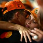 Majster sveta jazdcov F1 z roku 2025 Lando Norris bozkáva Maguiho Corceira. Zdroj: Getty