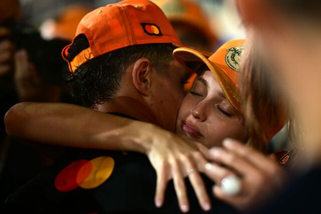 Majster sveta jazdcov F1 z roku 2025 Lando Norris bozkáva Maguiho Corceira. Zdroj: Getty