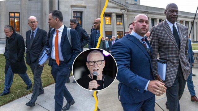 Denny Hamlin (vľavo) a manželka Jordan Fish odchádzajú z federálnej budovy Charlesa R Jonasa. Zdroj: Getty