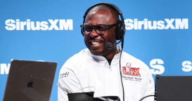 Marshall Faulk sa pripája k radom bývalých špičkových trénerov NFL Marshall Faulk sa pripája k radom bývalých špičkových trénerov NFL v HBCUs