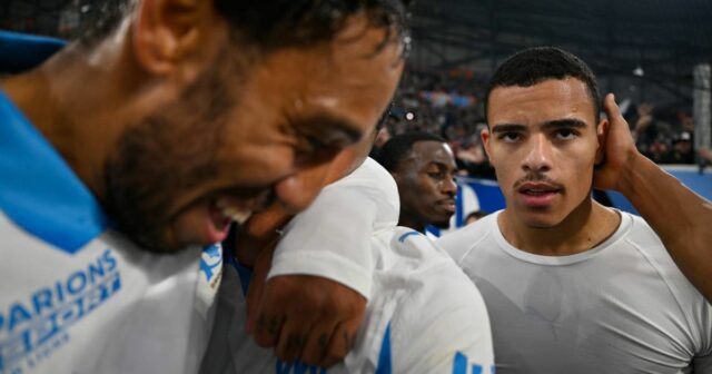 Mason Greenwood označil francúzske médiá za „nepostrádateľného“ po úžasnom víťazovi Mason Greenwood z Marseille (vpravo) oslavuje po strelení gólu počas francúzskeho futbalového zápasu League One medzi Marseille a Monakom v Marseille.