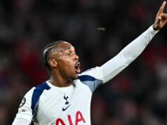 Mathys Tel menuje bývalú hviezdu Tottenhamu, ktorá mi „vždy píše textové správy ako veľkému bratovi“ Mathys Tel v akcii počas zápasu Ligy majstrov medzi Tottenhamom Hotspur a Slaviou Praha