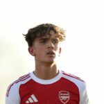 Max Dowman počas zápasu UEFA Youth League medzi Arsenal FC a FC Bayern Mníchov