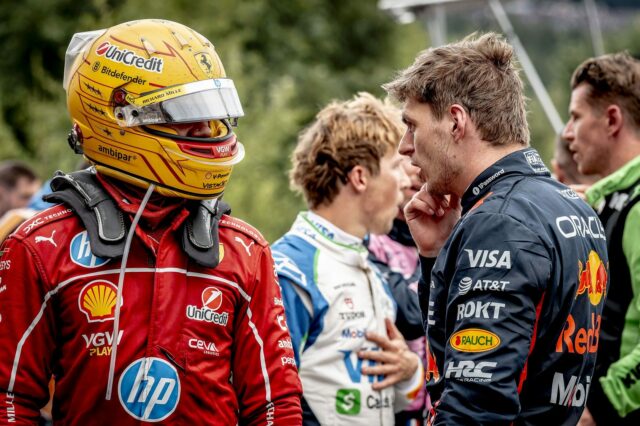 Max Verstappen je na čele rebríčka 10 najlepších jazdcov sezóny 2025 tímov F1, chýba mu Lewis Hamilton
