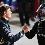 Andrea Kimi Antonelli z Mercedesu a Toto Wolff na mestskom okruhu v Baku. Zdroj: Getty