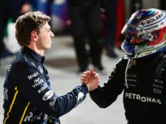 Max Verstappen prinútil Red Bull, aby sa verejne ospravedlnil Kimimu Antonellimu po kontroverzii GP Kataru: Správa Andrea Kimi Antonelli z Mercedesu a Toto Wolff na mestskom okruhu v Baku. Zdroj: Getty