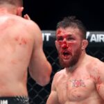 Merab Dvalishvili (vľavo) počas straty titulu s Petrom Yanom na UFC 323 (Getty Images)