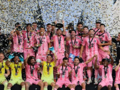 Messi inšpiruje Inter Miami, aby vyhral pohár MLS pre Beckhama Lionel Messi drží pohár MLS, keď spoluhráči z Interu Miami oslavujú