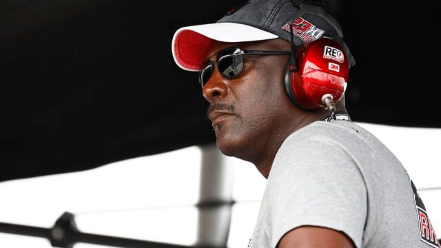 Michael Jordan svedčí vo federálnej protimonopolnej žalobe proti NASCAR Michael Jordan svedčí vo federálnej protimonopolnej žalobe proti NASCAR