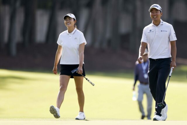 Michael Kim prijíma tímovú golfovú rolu, keď berie značku po Michael Kim prijíma tímovú golfovú rolu, keď berie značku po Rose Zhang na Grant Thornton Invitational