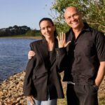 Snúbenica Michaela Klima Michelle Owen predvádza svoj zásnubný prsteň po tom, čo povedala áno, keď požiadal o ruku na Štedrý večer