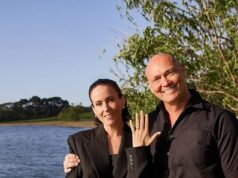 Michael Klim dostane najlepší vianočný darček svojho života, keď sa zasnúbi s partnerkou Michelle Owen Snúbenica Michaela Klima Michelle Owen predvádza svoj zásnubný prsteň po tom, čo povedala áno, keď požiadal o ruku na Štedrý večer