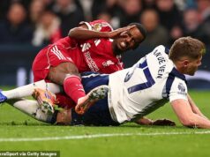 Micky van de Ven sa ospravedlňuje Alexandrovi Isakovi za zlomenie nôh po vojne slov medzi Arne Slotom a Thomasom Frankom po „neohľaduplnej“ výzve hviezdy Spurs Micky van de Ven sa ospravedlnil Alexandrovi Isakovi za zákrok, ktorý zlomil útočníkovi nohu