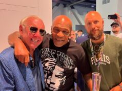 Mike Tyson a Ric Flair žalujú bývalých obchodných partnerov kanabisu o 50 miliónov dolárov za údajné podvody a vydieranie (Zľava) Ric Flair, Mike Tyson a bývalý výkonný riaditeľ Carma Adam Wilks sú na snímke spolu. Wilksa teraz žalujú Flair, Tyson a jeho bývalá spoločnosť Carma