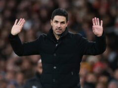 Mikel Arteta už má v Arsenale za Aston Villu ideálnu náhradu Cristhiana Mosqueru Mikel Arteta manažér / hlavný tréner Arsenalu počas zápasu Premier League medzi Arsenalom a Brentfordom na Emirates Stadium 3. decembra 2025 v Londýne, Anglicko