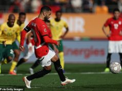 Mohamed Salah je 10-členným záchrancom Egypta v AFCONe v druhom zápase po sebe, pretože jeho penalta zabezpečuje víťazstvo 1:0 nad Juhoafrickou republikou a utesňuje kvalifikáciu do vyraďovacej fázy. Mohamed Salah bol opäť víťazom zápasu Egypta, tentoraz pri výhre 1:0 nad Južnou Afrikou
