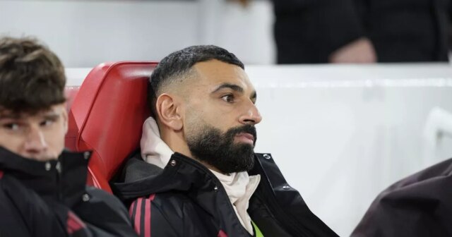 Mohamed Salah na lavičke Liverpoolu. 