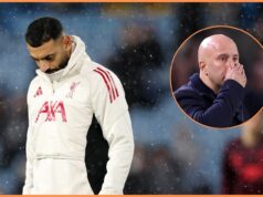 Mohamed Salah kritizuje Arneho Slota vo výbušnom rozhovore Mohamed Salah sa pozerá z lavičky Liverpoolu