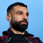 Mohamed Salah a Hossam Hassan po víťazstve v zápase kvalifikácie na majstrovstvá sveta medzi Egyptom a Burkinou Faso v Káhire