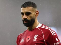 Mohamed Salah prerušil mlčanie o budúcnosti Liverpoolu, keďže je k dispozícii náhrada za 65 miliónov libier Mohamed Salah sa pozerá